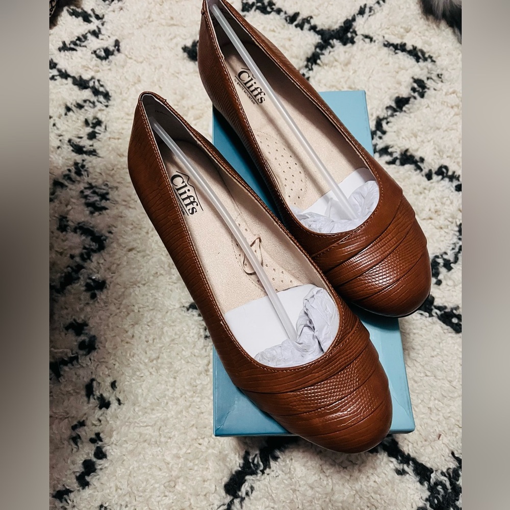 NWT Cliffs White Mountain Tan ballet flat WIDE - Picture 4 of 9